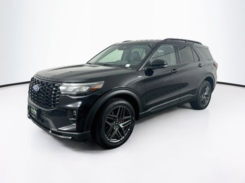 Used 2025 Ford Explorer ST-Line w/ ST-Line Street Pack AWD/4WD image 3