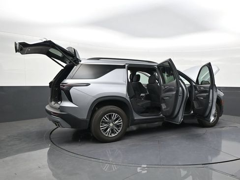 Used 2026 Chevrolet Traverse LT FWD image 27