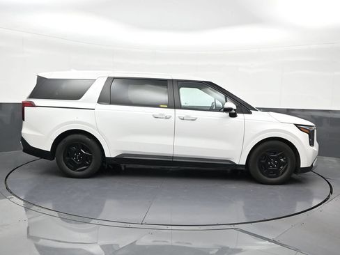Used 2025 Kia Carnival FWD image 7