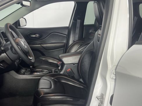 Certified 2022 Jeep Cherokee Trailhawk w/ Technology Group B image 19