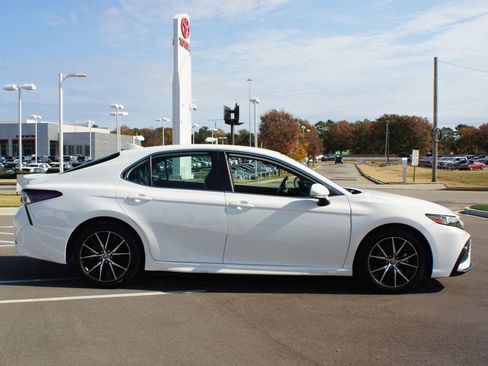 Used 2024 Toyota Camry SE image 17