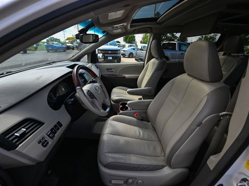 Used 2011 Toyota Sienna Limited w/ Premium Pkg FWD image 19