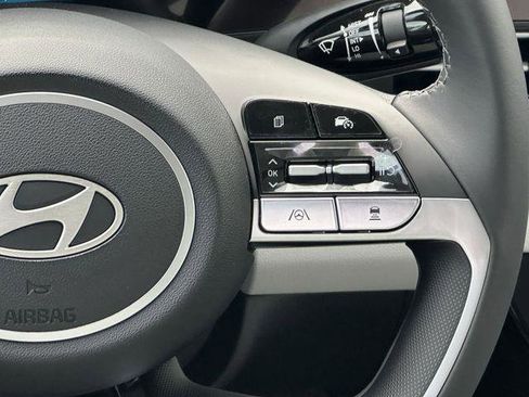 New 2025 Hyundai Elantra Limited image 25