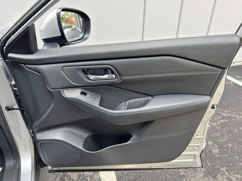 Used 2024 Nissan Rogue SV w/ SV Premium Package FWD image 39