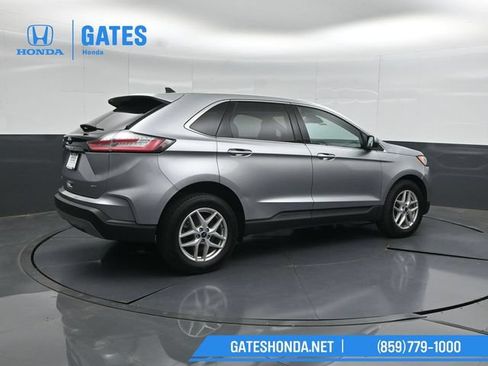 Used 2022 Ford Edge SEL w/ Convenience Package AWD/4WD image 2