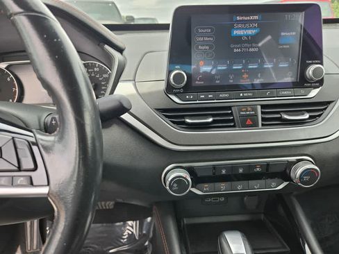 Used 2024 Nissan Altima 2.5 SR FWD image 12