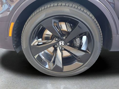 Used 2023 Bentley Bentayga Extended Wheelbase AWD/4WD image 6