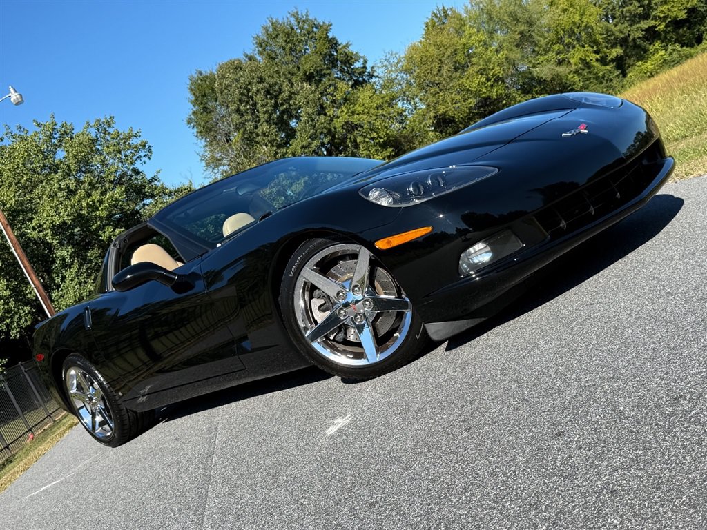 Used 2007 Chevrolet Corvette Coupe w/ Preferred Equipment Group RWD image 24