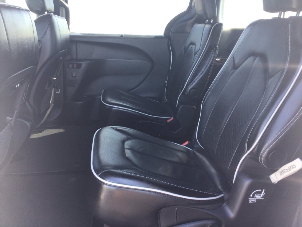 Used 2026 Chrysler Pacifica Limited w/ S Appearance Package FWD image 10