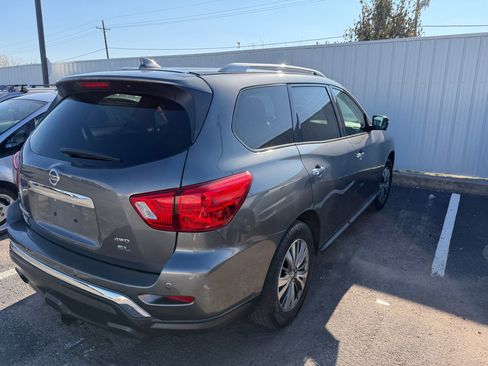 Used 2019 Nissan Pathfinder SL image 16