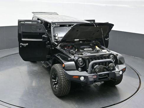 Used 2015 Jeep Wrangler Unlimited Sahara image 37