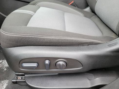 Used 2025 Chevrolet Blazer LT image 9