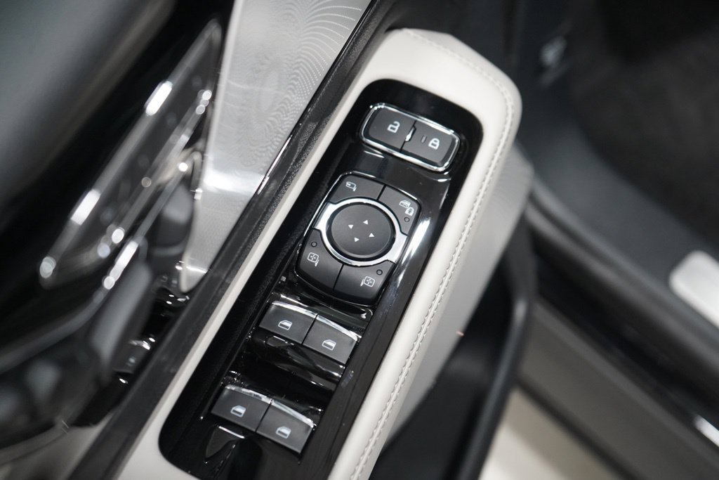 Used 2026 Lincoln Aviator Reserve AWD/4WD image 18