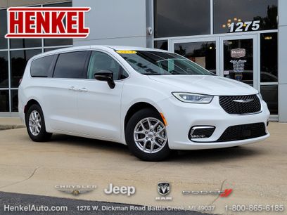 Used 2024 Chrysler Pacifica Touring-L
