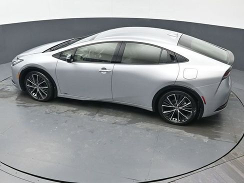 Used 2025 Toyota Prius XLE image 39