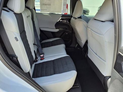 Used 2026 Mitsubishi Outlander SE FWD image 11