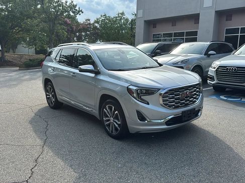 Used 2018 GMC Terrain Denali w/ Advanced Safety Package AWD/4WD image 3