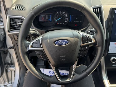 Certified 2024 Ford Edge SEL w/ Convenience Package AWD/4WD image 9