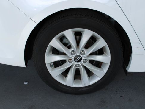 Used 2017 Kia Optima LX FWD image 5