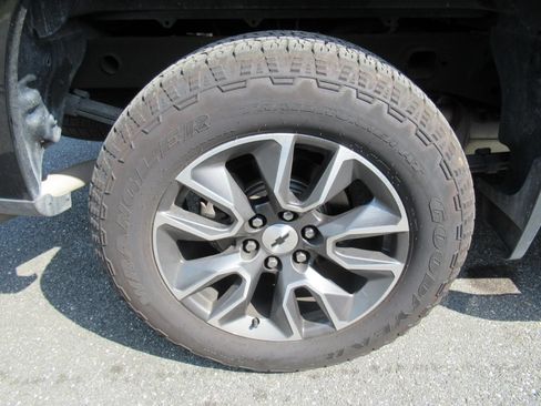 Used 2023 Chevrolet Silverado 1500 RST AWD/4WD image 5