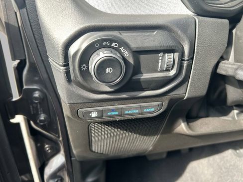 Used 2025 Jeep Wrangler Unlimited Sahara image 19