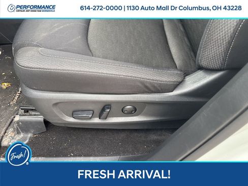 Used 2024 Nissan Pathfinder SV image 18