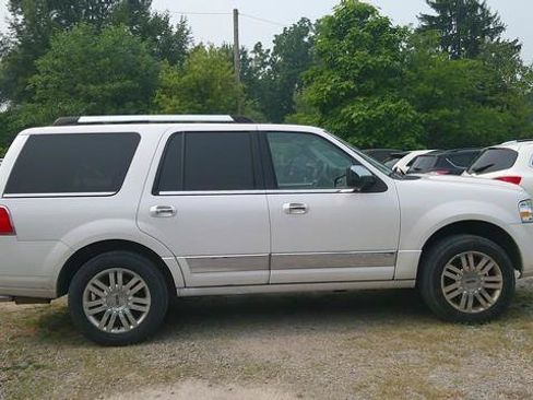 Used 2012 Lincoln Navigator 4WD image 11