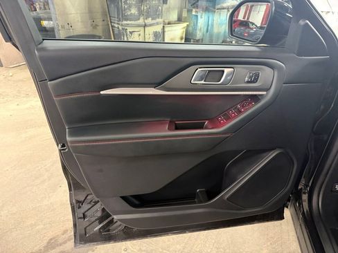 Used 2025 Ford Explorer ST image 29