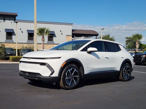 New 2026 Chevrolet Equinox EV LT image 2