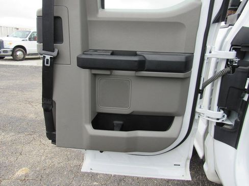 Used 2021 Ford F250 XL w/ Power Equipment Group AWD/4WD image 16
