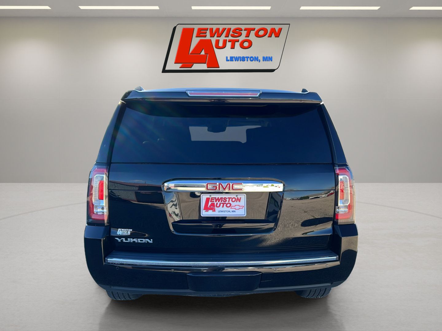 Certified 2015 GMC Yukon Denali w/ Premium Package AWD/4WD image 12