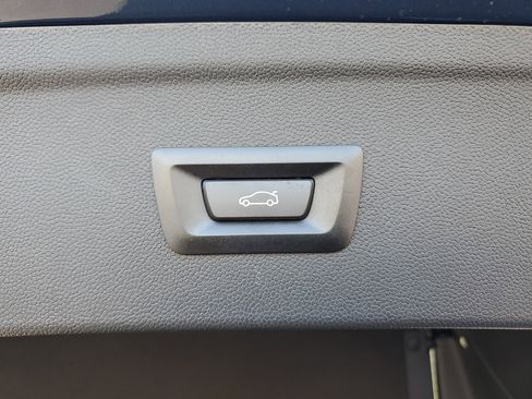 New 2026 BMW iX xDrive60 w/ M Sport Package image 9