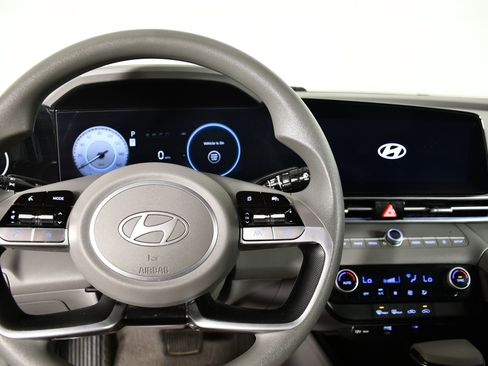 Used 2024 Hyundai Elantra SEL FWD image 16