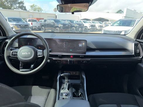 Used 2025 Kia Sorento LX image 16