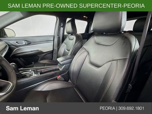 Used 2024 Jeep Compass Latitude image 20