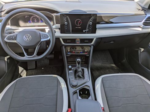 New 2026 Volkswagen Taos SE image 15