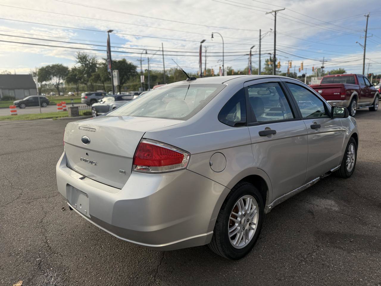 Used 2009 Ford Focus SE FWD image 6