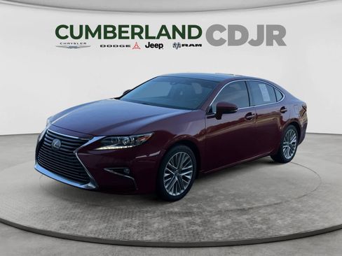 Used 2016 Lexus ES 350 w/ Ultra Luxury Package FWD image 2