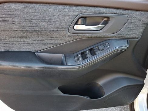 Used 2023 Nissan Rogue SV image 15