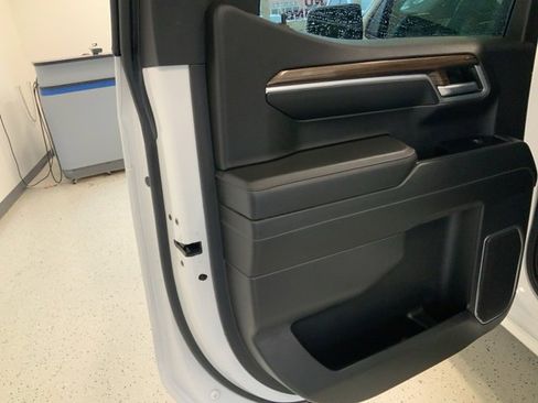 Used 2023 Chevrolet Silverado 1500 RST w/ Z71 Off-Road Package image 38