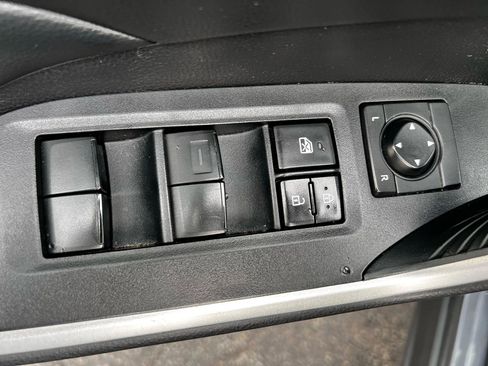 Used 2021 Toyota RAV4 XLE image 10