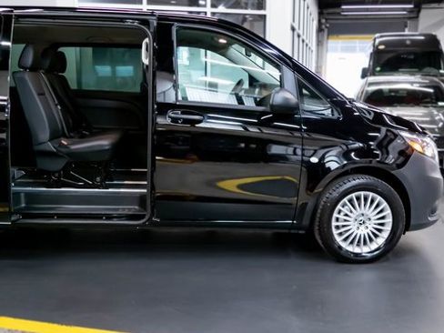 New 2023 Mercedes-Benz Metris Passenger image 4