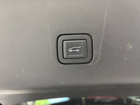 Used 2023 Chevrolet Traverse LT AWD/4WD image 46
