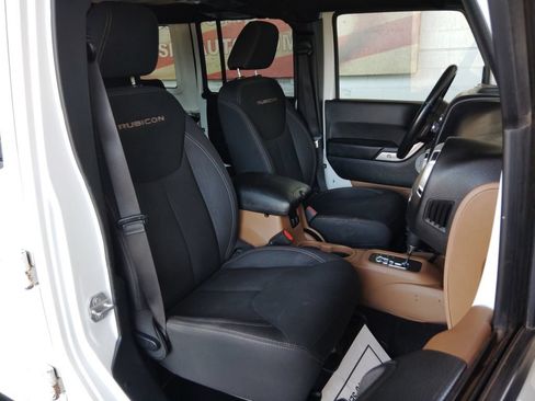 Used 2016 Jeep Wrangler Unlimited Rubicon w/ Connectivity Group AWD/4WD image 15