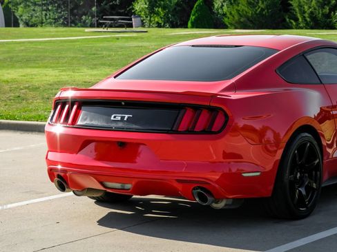 Used 2015 Ford Mustang GT RWD image 12
