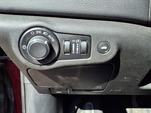 Used 2015 Chrysler 200 Limited FWD image 13