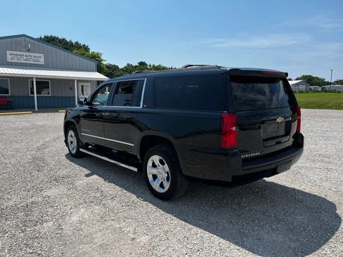 Used 2019 Chevrolet Suburban LT w/ LT Signature Package AWD/4WD image 5