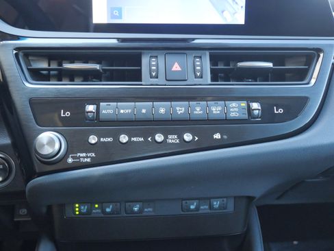 Used 2025 Lexus ES 300h ES 300h image 24