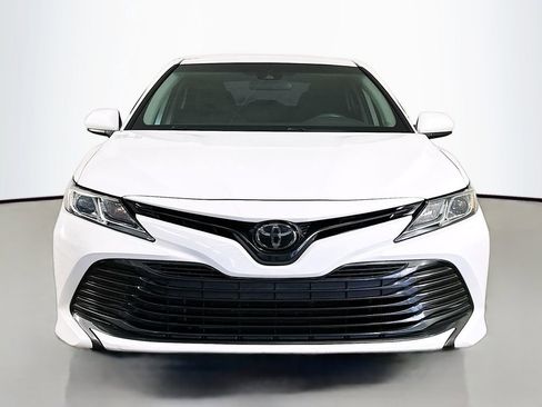 Used 2019 Toyota Camry LE image 2