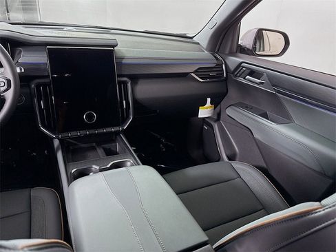 New 2026 GMC Acadia AT4 image 18